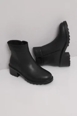Boots Karin