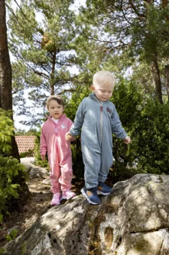 Fleecedress med broderi
