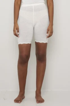 Flora Shorts i merinoull med blondekant