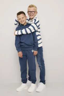 Genser med striper og zip