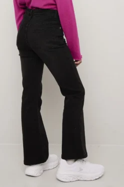 Jeans utsvinget med lavt liv Lina