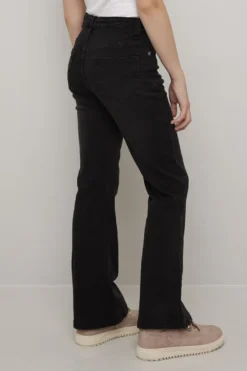 Jeans utsvinget med lavt liv Lina