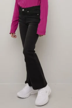Jeans utsvinget med lavt liv Lina