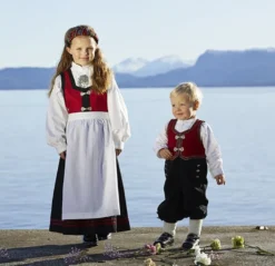 Norsk Festdrakt med body Elias