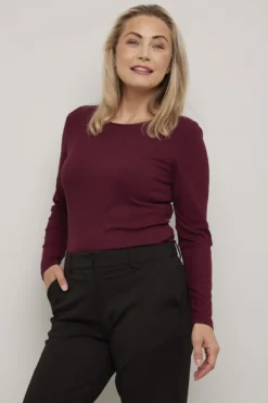 Ribbestrikket langermet t-skjorte Pauline
