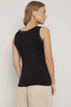 Singlet med satengbånd