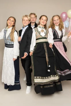 Skjorte festdrakt lin med broderi Anna