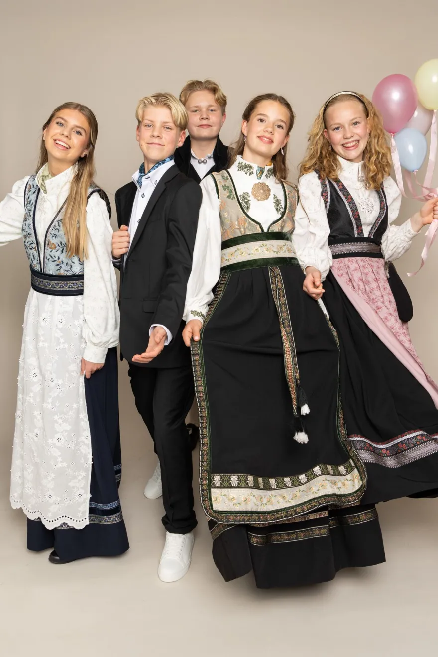 Skjorte festdrakt lin med broderi Anna